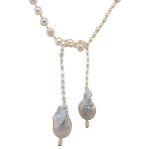 Pearl necklace with baroque pearl