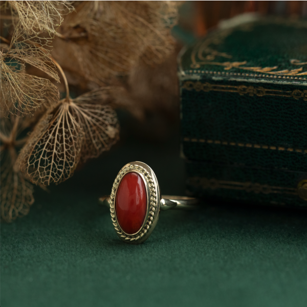 vintage Gouden vintage ring met bloedkoraal 14 krt