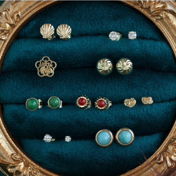 vintage Gouden solitair oorstekers met bloedkoraal 14 krt