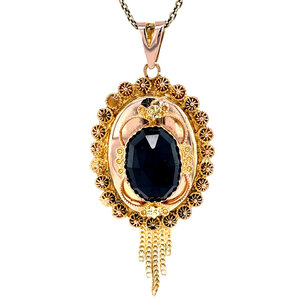 Gold pendant with garnet 14 kt