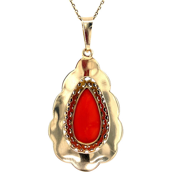vintage Golden vintage pendant with blood coral 14 kt