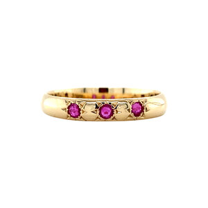 Gold ring with ruby 14 krt