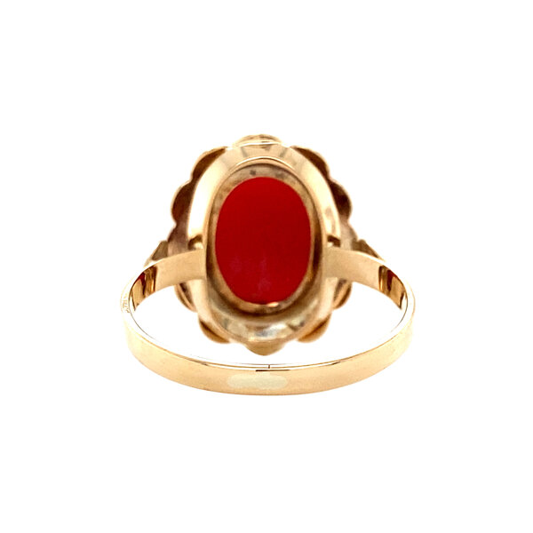 vintage Golden vintage ring with blood coral 14 kt