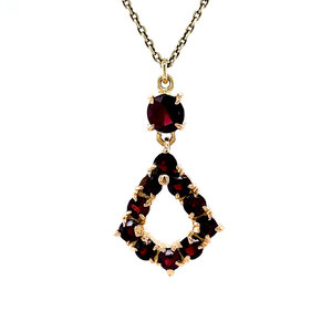 Gold pendant with garnet 18 kt