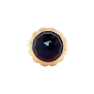 Gold ring with garnet 14 krt