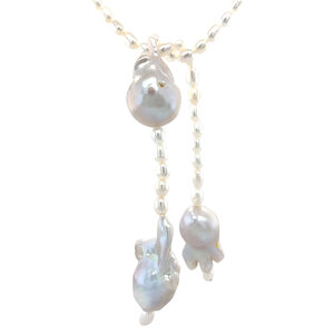 Pearl necklace with baroque pearl