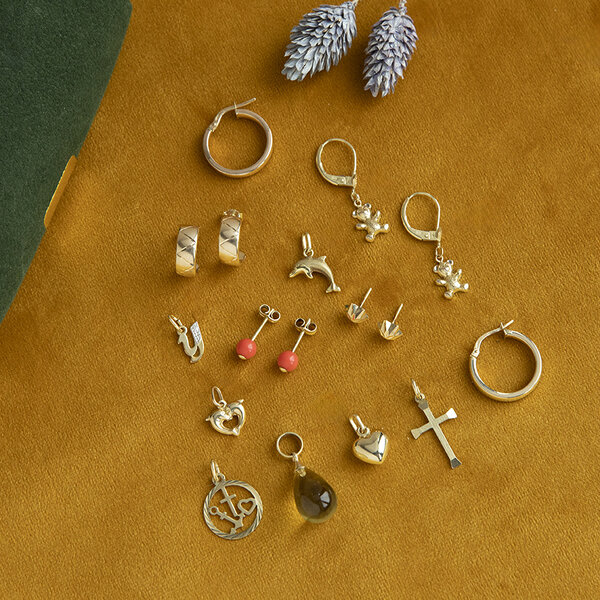 vintage Gouden vintage oorstekers met bloedkoraal 14 krt