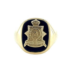Gouden zegelring met chalcedoon 14 krt
