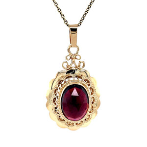 Gold pendant with garnet 14 kt