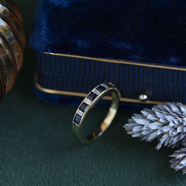 vintage Golden vintage memory ring with sapphire and diamond 18 ct