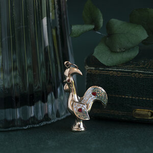 Rose-golden vintage rooster pendant with enamel 18 kt
