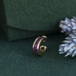 Gold vintage earcuff with ruby 18 kt