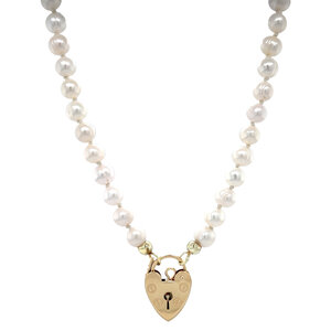Pearl necklace with heart clasp 9 carat