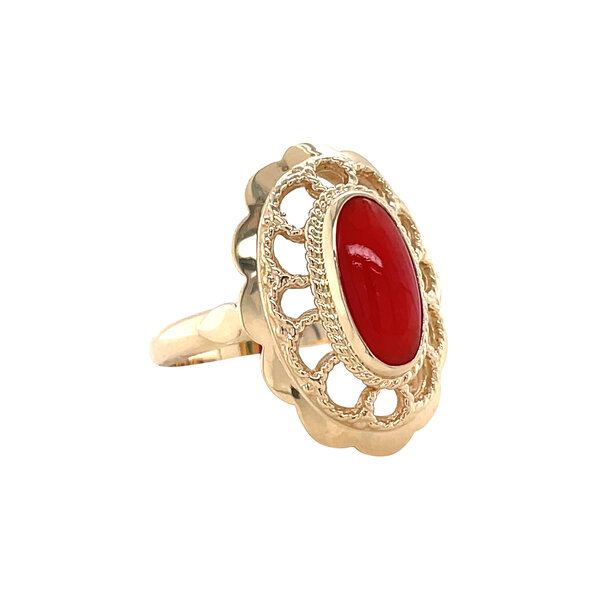 vintage Gold vintage ring with blood coral 14 kt