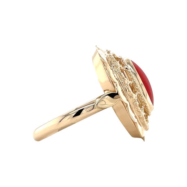 vintage Golden vintage ring with blood coral 14 carat