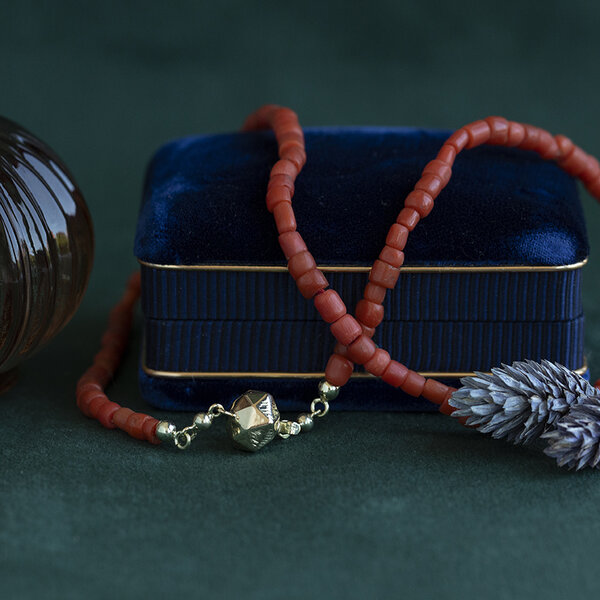 vintage Vintage blood coral necklace with gold clasp 14 kt