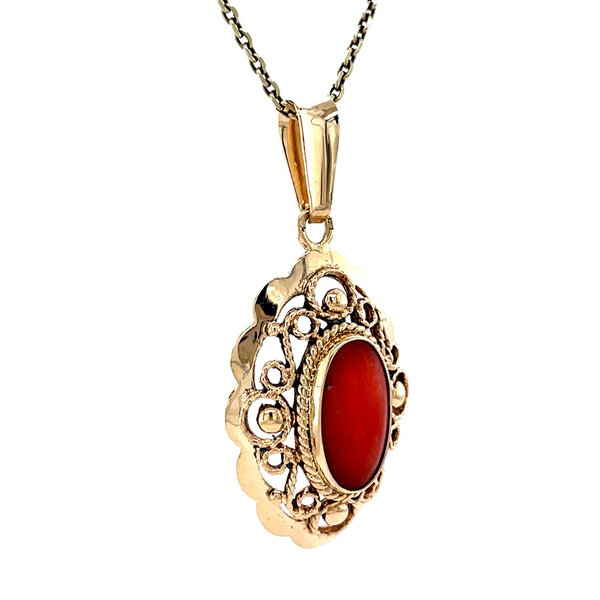 vintage Gold vintage pendant with blood coral 14 kt