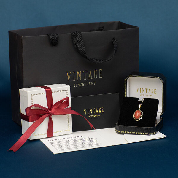 vintage Gold vintage pendant with blood coral 14 kt