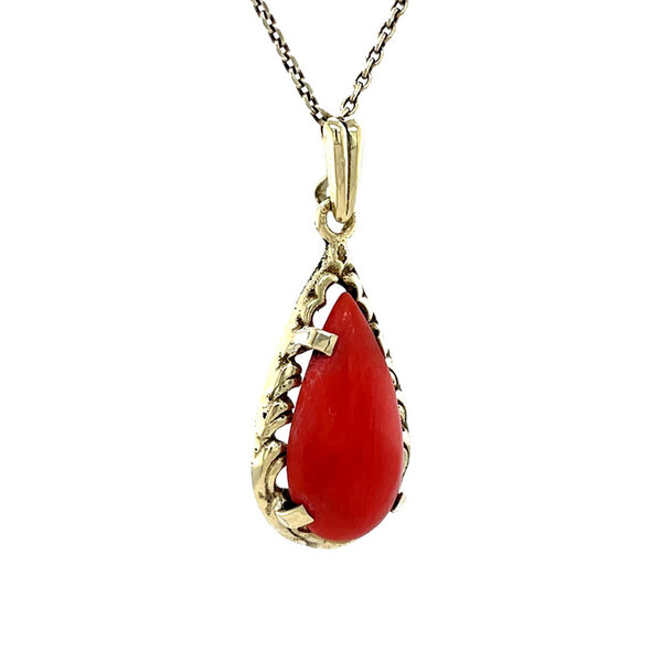 vintage Gold vintage pendant with blood coral 14 kt