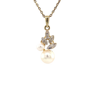 Pendant with pearl and diamond 8 kt