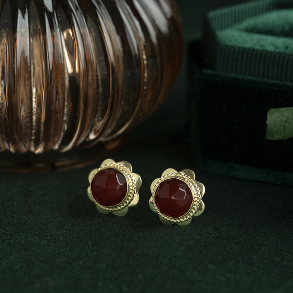 vintage Gouden vintage oorstekers met carneool 14 krt