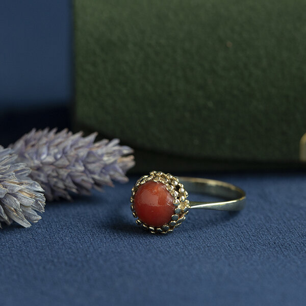 vintage Gouden vintage ring met bloedkoraal 14 krt