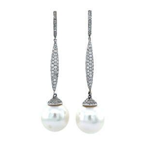 Witgouden oorhangers met diamant en parel 18 krt