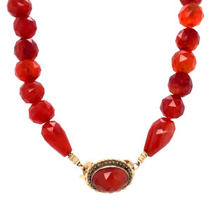 Carnelian collier with gold clasp 14 kt