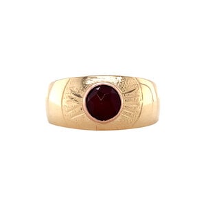 Gold ring with carnelian 14 kt