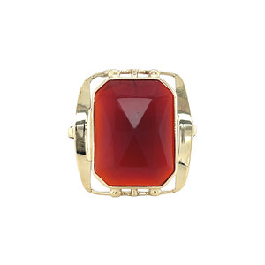 Gold ring with carnelian 14 kt