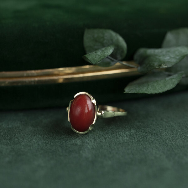 vintage Gouden vintage ring met bloedkoraal 14 krt