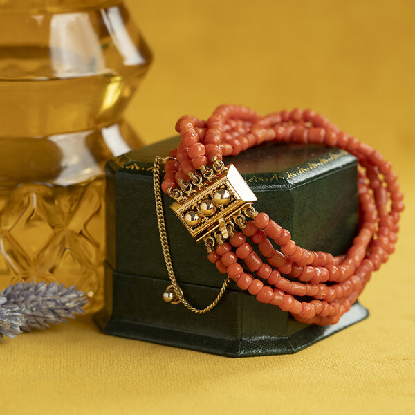 vintage Vintage bloedkoraal armband met siersluiting 14 krt