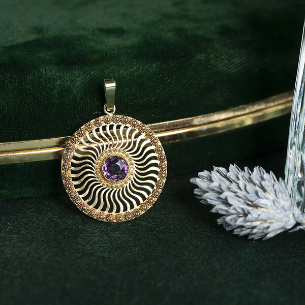 vintage Gold vintage pendant with colored stone 14 kt