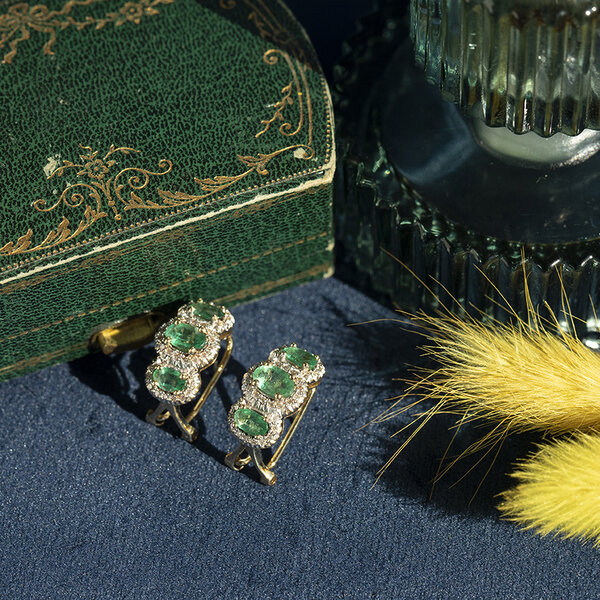 vintage Gouden vintage entourage oorstekers met smaragd en diamant 18 krt