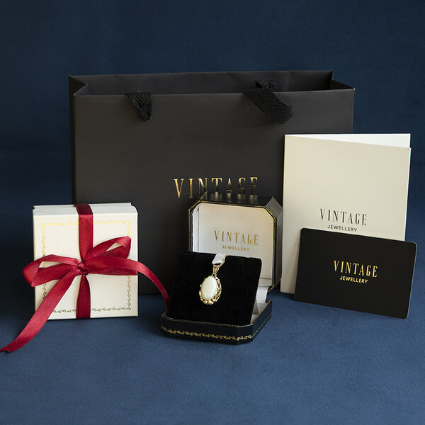 vintage Gold vintage pendant with colored stone 20 kt