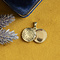 vintage Gouden vintage medaillon met gravure 14 krt