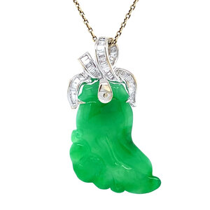 White gold pendant with jade and diamond 14 kt