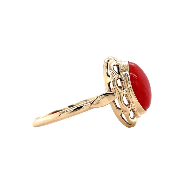 vintage Gold vintage ring with blood coral 14 kt