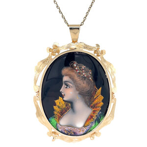 Gold pendant with enamel 14 kt