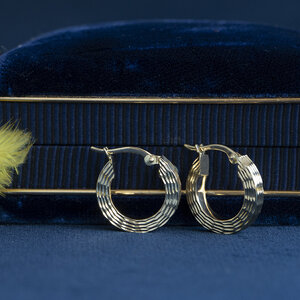 Golden vintage fantasy hoop earrings 14 kt