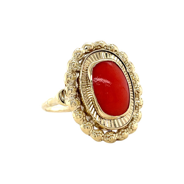 vintage Gouden vintage ring met bloedkoraal 14 krt