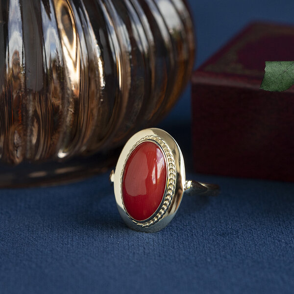 vintage Gouden vintage ring met bloedkoraal 14 krt