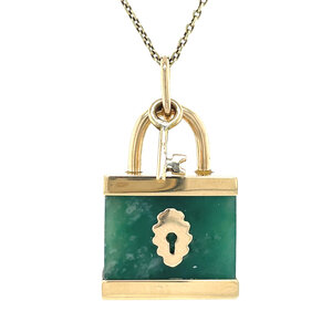 Lock pendant with jade 12 kt