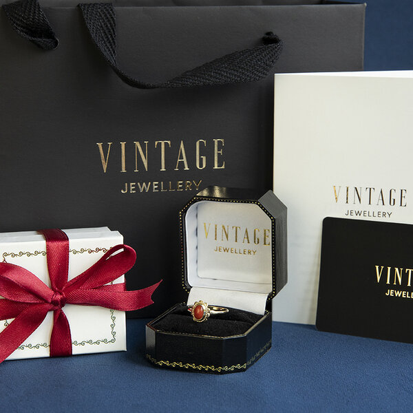 vintage Gouden vintage entourage ring met bloedkoraal 14 kt