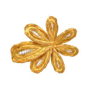 Golden fur clip with diamond 14 kt/900