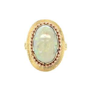 Gold ring with opal 14 kt