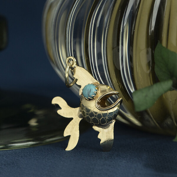 vintage Golden vintage fish pendant with colored stone 14 kt