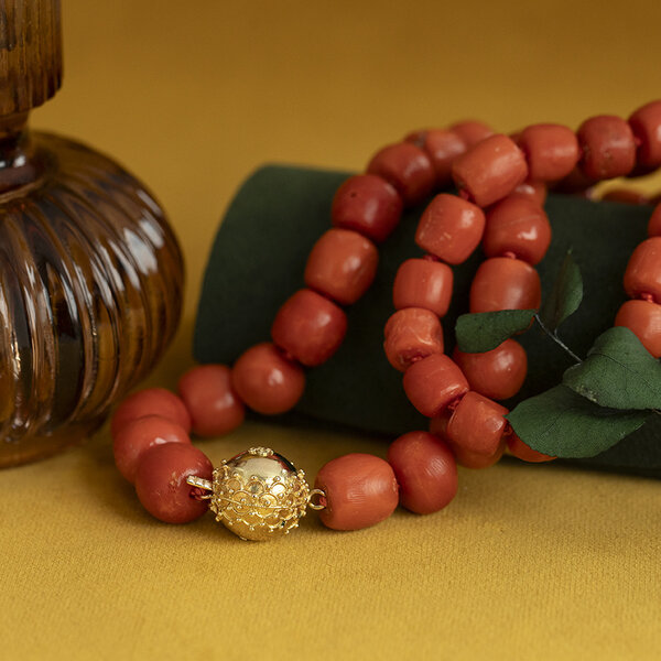 vintage Vintage blood coral necklace with gold clasp 14 kt