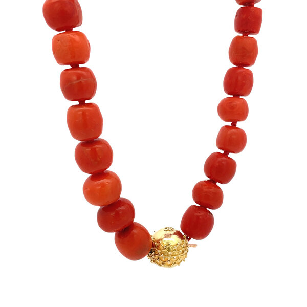 vintage Vintage bloedkoraal collier met gouden sluiting 14 kt