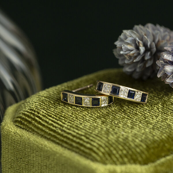 vintage Gouden vintage oorstekers met saffier en diamant 14 kt